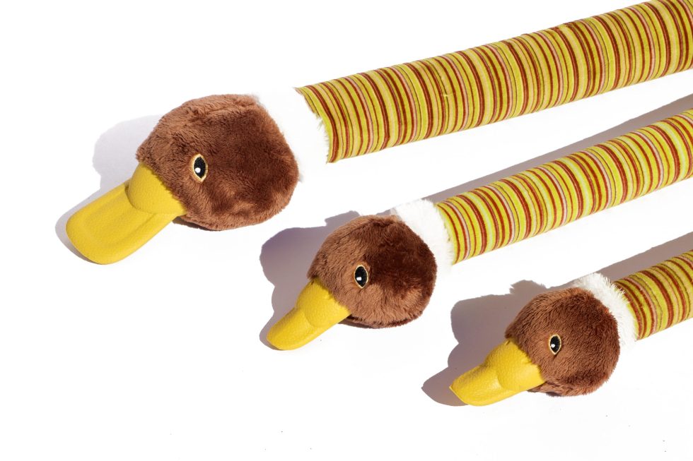GiGwi – Crunchy Neck – Plush Duck - image 3