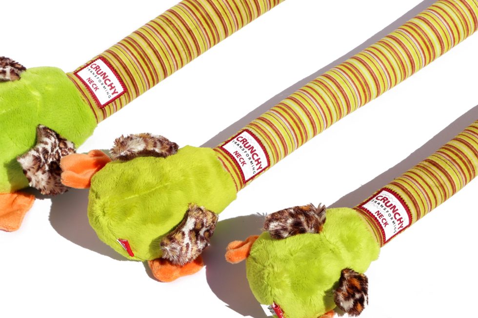 GiGwi – Crunchy Neck – Plush Duck - image 4